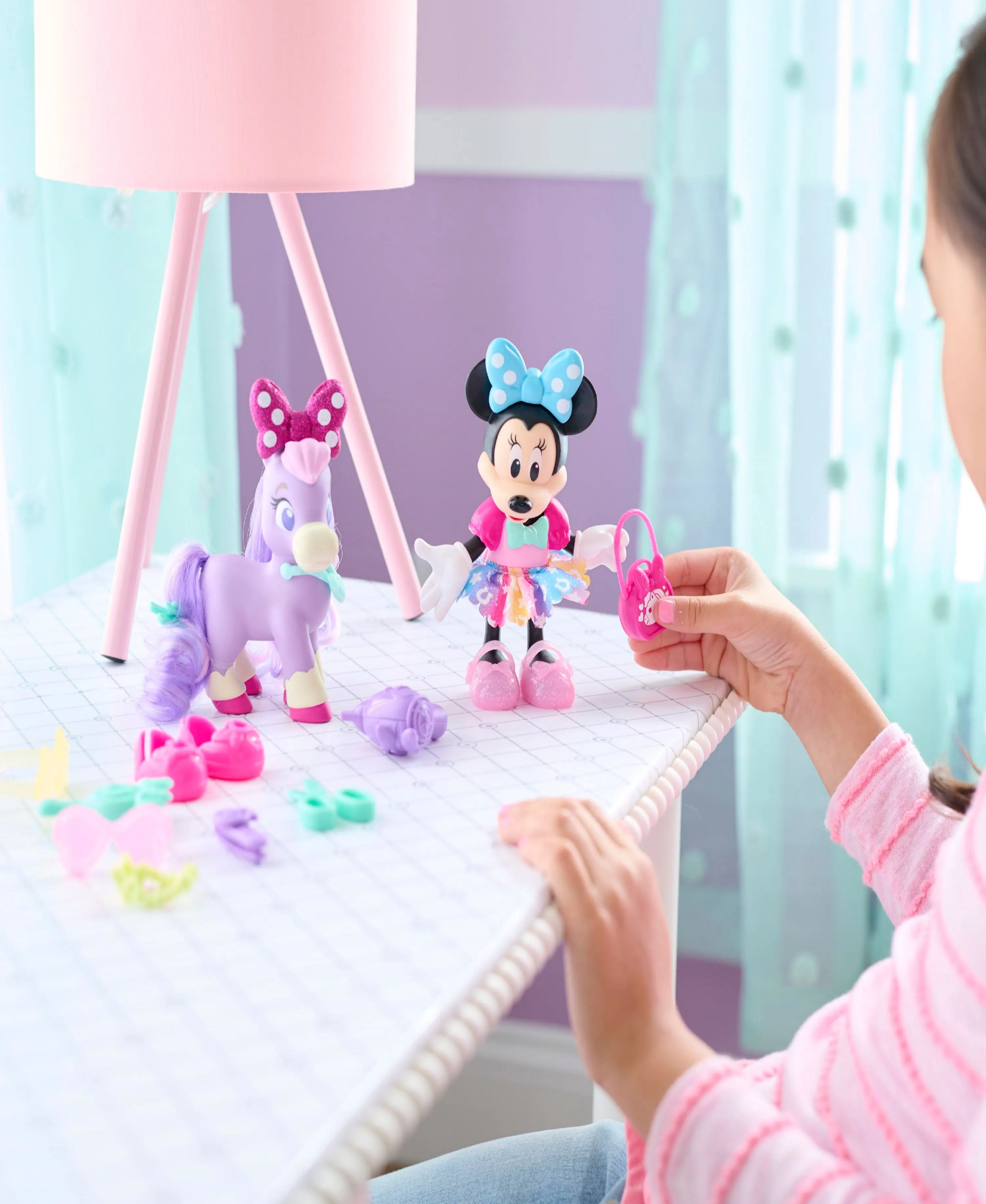 Disney Junior Minnie Mouse Groom Glam Pony Playset